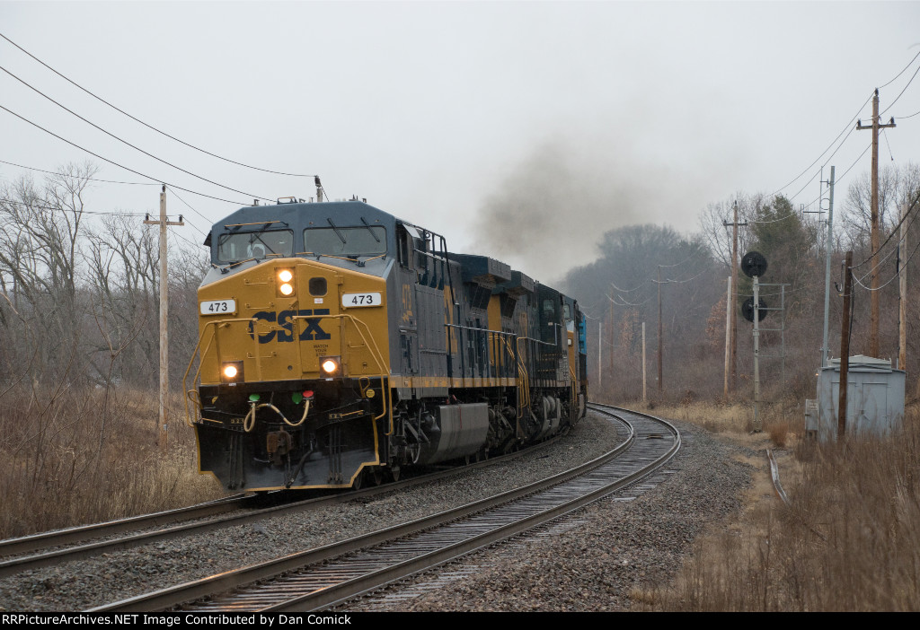 CSXT 473 Leads M427 at the Repeaters in North Andover